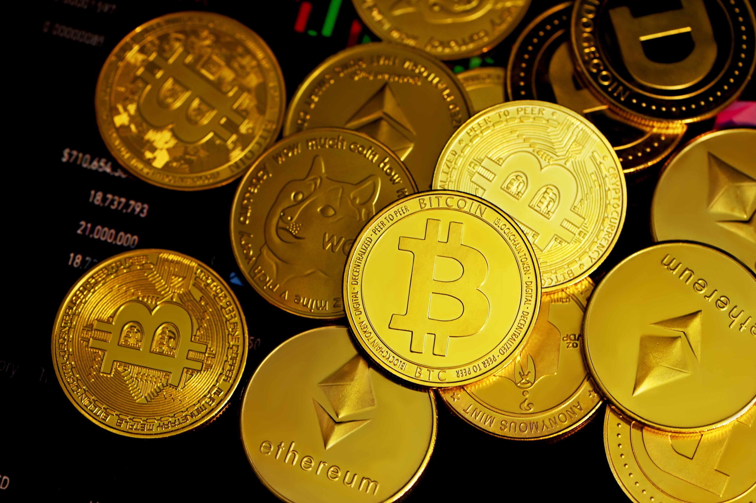 In de eerste zes maanden van dit jaar steeg de bitcoin nog met liefst 83 procent. Daarmee krabbelde de munt weer op nadat deze in 2022 gekelderd was vanwege allerlei schandalen en faillissementen in de cyptowereld.