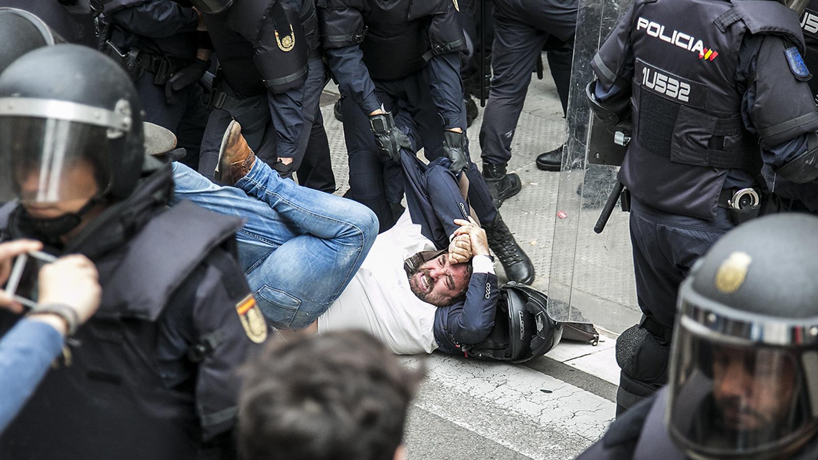 Càrregues policials durant el referèndum de l'1 d'octubre.