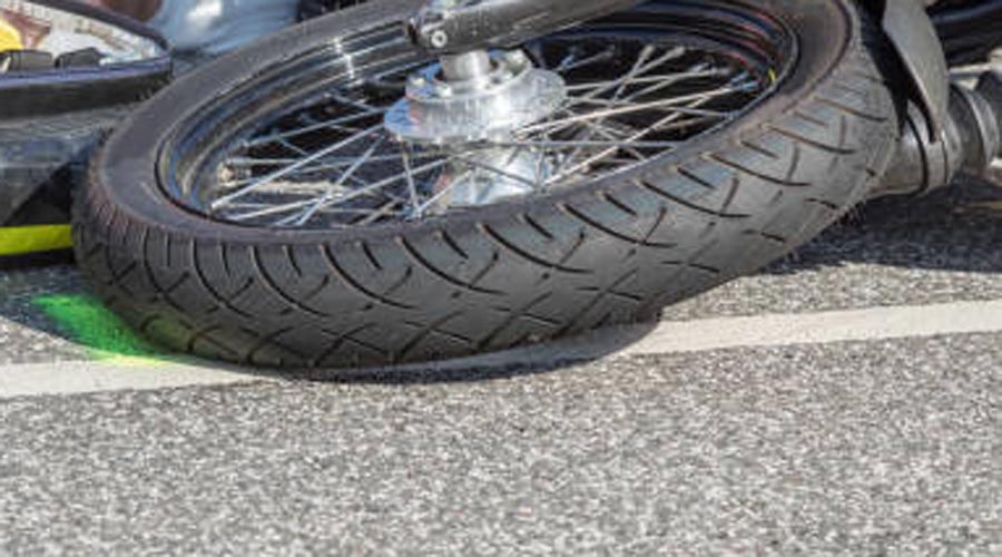 Roda d'una moto accidentada