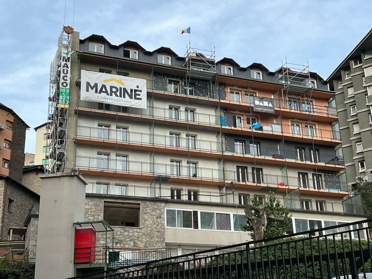 L’antic hotel Àrtic, on s’estan fent obres per reconvretir-lo en habitatges.