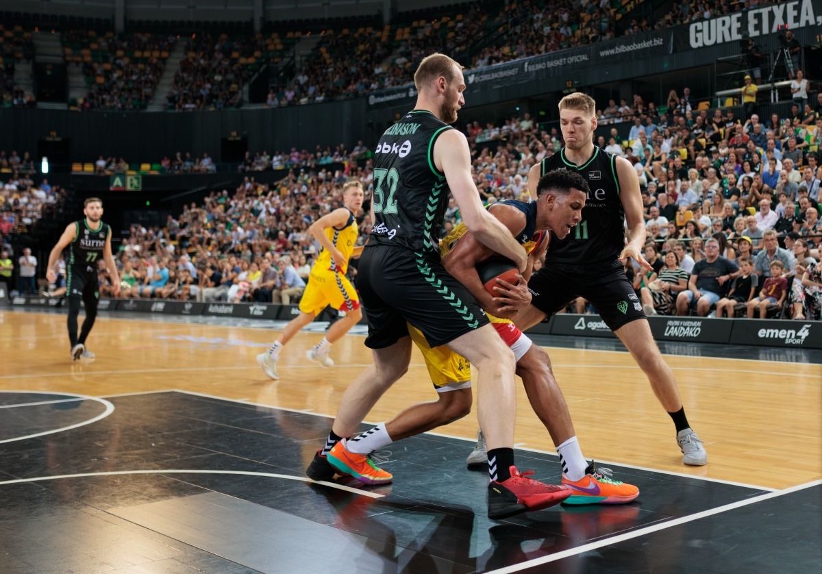 ‘Tyson’ Pérez va ser el millor jugador del BC MoraBanc, però no va poder evitar la desfeta contra el Surne Bilbao Basket.
